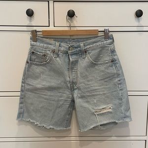 Levi’s 501 Mid Thigh Short - Light Wash